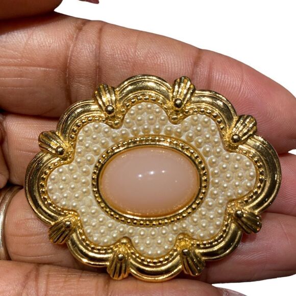 Vintage 1988 AVON VICTORIAN SPRING Brooch and Earrings - Picture 3 of 4